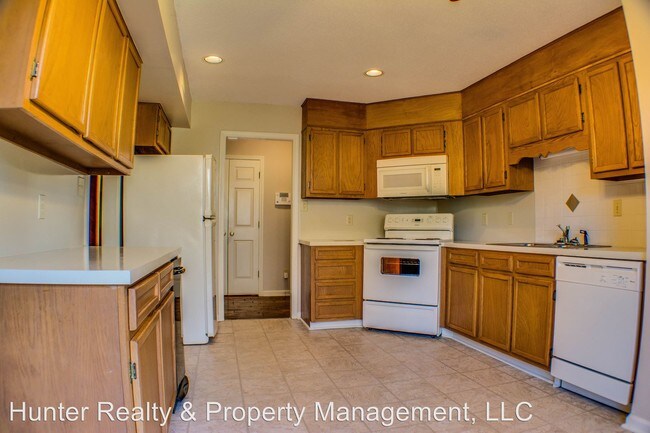 Building Photo - 5367 Heathcote Dr
