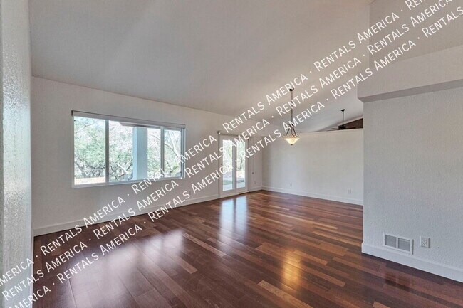 Foto del edificio - 8121 E Coronado Rd