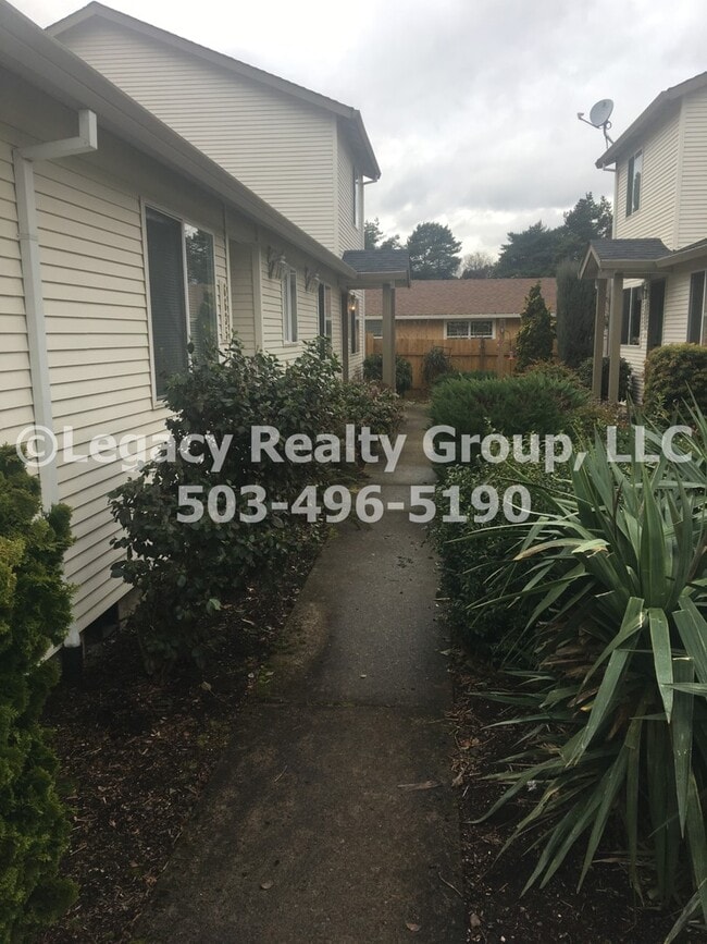 Building Photo - THREI05