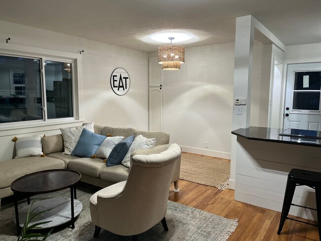 Foto del edificio - A Turnkey 4 Bed 2 Bath Furnished Retreat