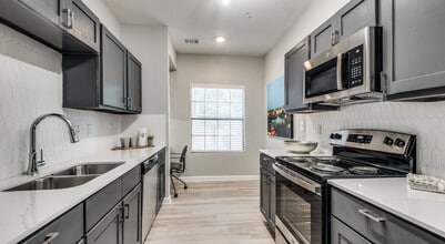 1BD, 1BA - 807SF - Kitchen - The Vincent