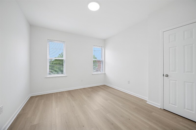 Primary Photo - 887 N 46th St