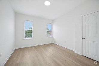 Building Photo - 887 N 46th St