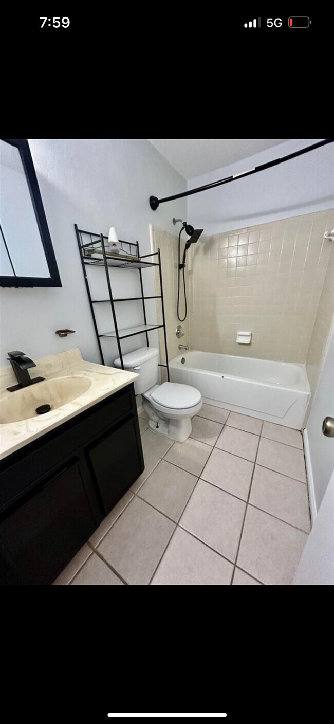 Foto del edificio - 989 Sutor Rd