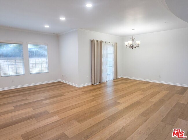 Foto del edificio - 4832 Whitsett Ave