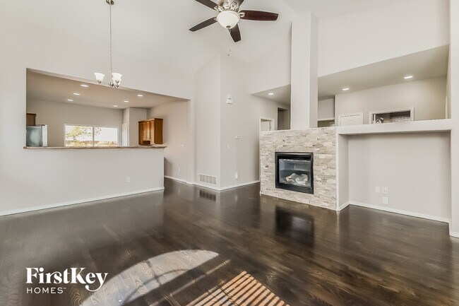 Building Photo - 10116 Kings Canyon Dr