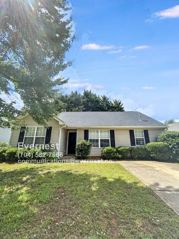 Primary Photo - 2436 Fairstone Ave