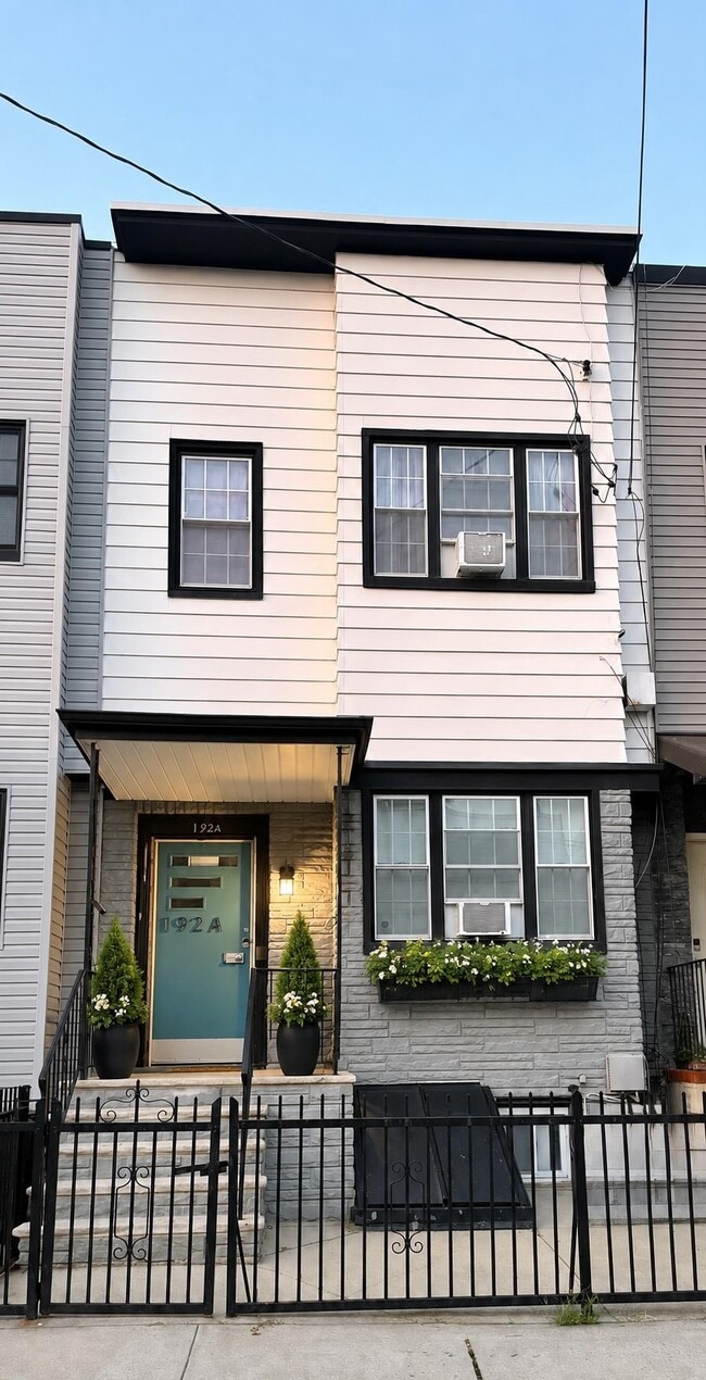 Building Photo - 192A Bowers St