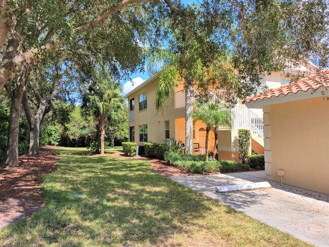Foto del edificio - Seasonal Short-Term Ground Floor Condo loc...