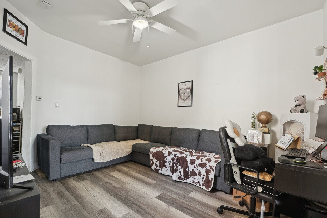 Primary Photo - 268 Avenue B