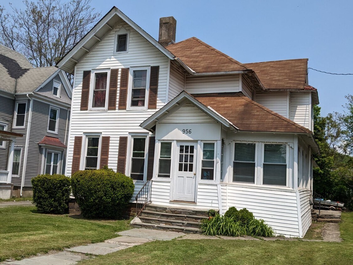 956 Lake St Unit 3, Elmira, NY 14901 Apartments in Elmira, NY