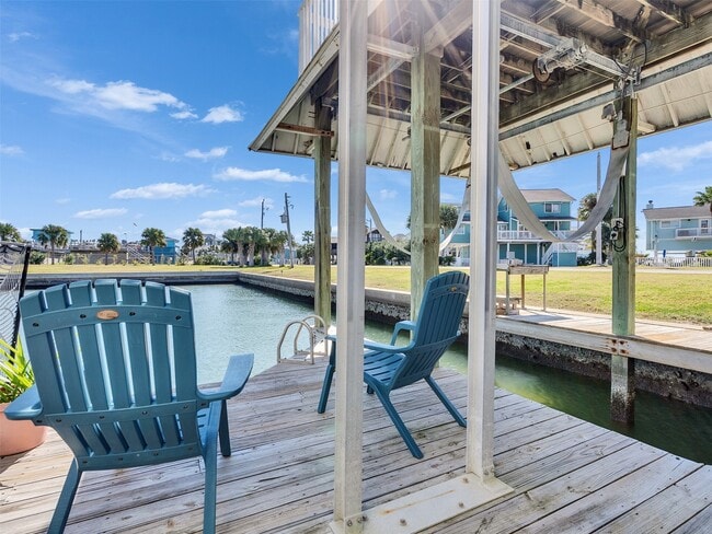 Building Photo - 16627 Bayfront Dr