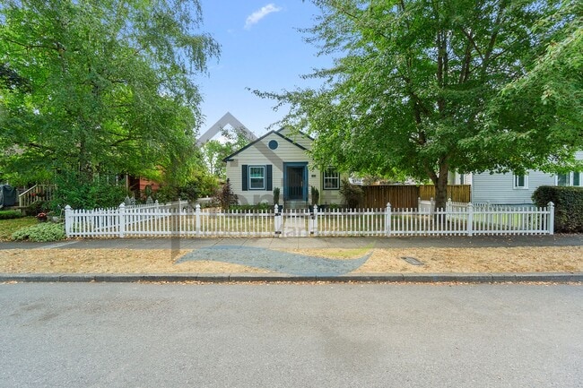 Building Photo - 2025 Move-in Special: $500 Off First Month...
