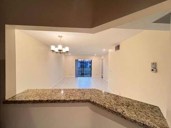Building Photo - 21911 Lake Forest Cir