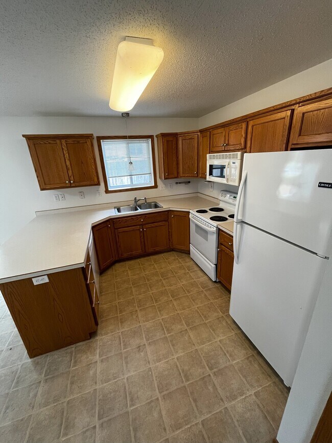 Building Photo - 707 West Fargo Townhomes