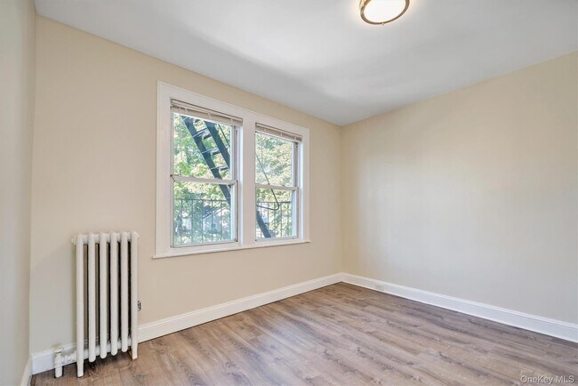 Foto del edificio - 641 Willis Ave