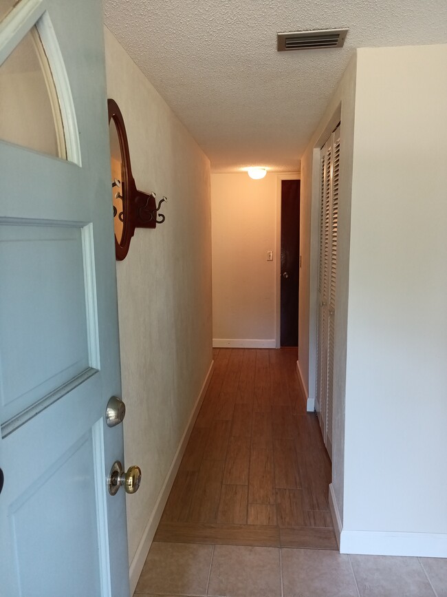 Entry Foyer - 818 Hand Ave