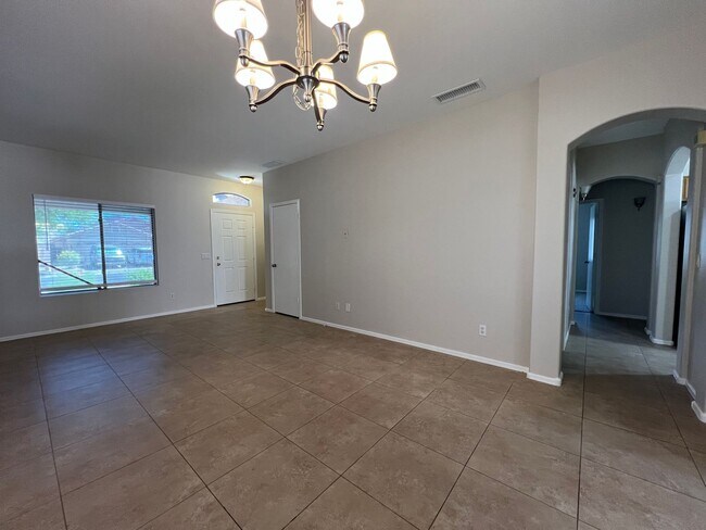 Foto del edificio - Move in ready near Baseline & Crismon: Vil...
