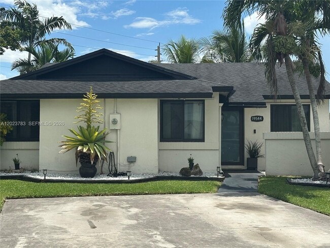 Foto del edificio - 19544 SW 122nd Ct