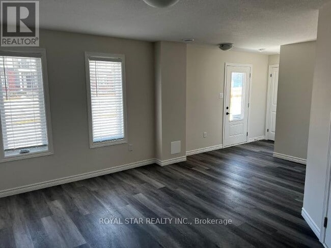 Building Photo - 2529-2529 Meadowlands Way