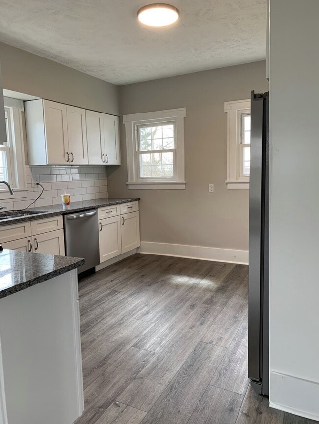 Building Photo - 257 Lovers Ln