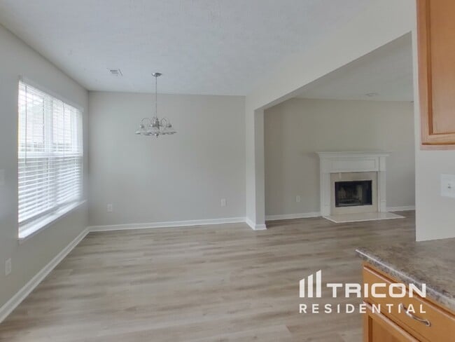 Building Photo - 4028 Deer Run Trce
