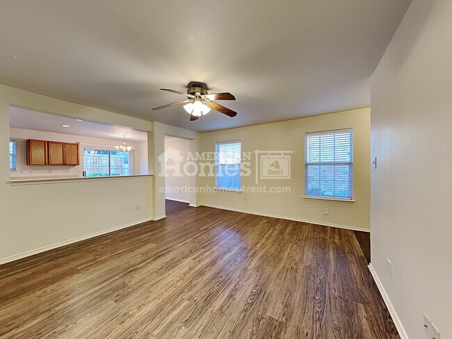 Foto del edificio - 2316 Emerald Lane