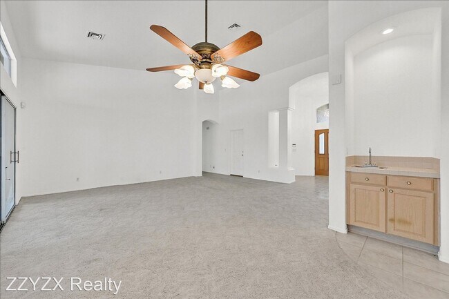 Building Photo - 3 br, 2 bath House - 1444 Castle Crest Dr