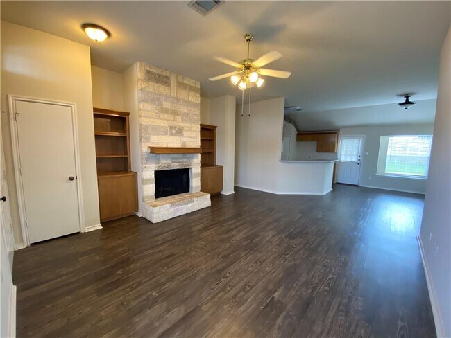Foto del edificio - 709 Broken Bow Dr