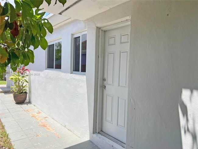 Building Photo - 1557 NW 66th St