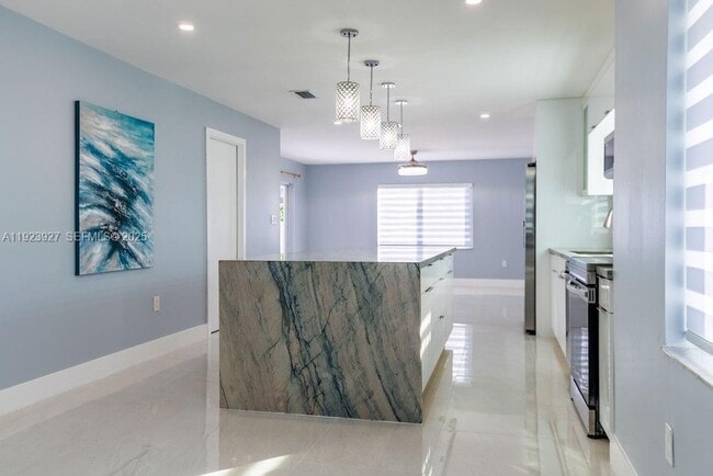 Foto del edificio - 3425 SW 69th Ave