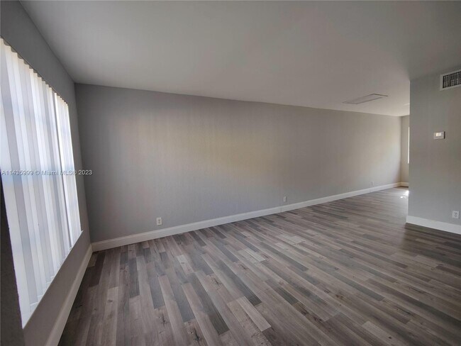 Foto del edificio - 4719 NW 9th Dr