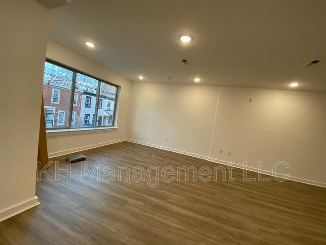 Building Photo - 3932-36 Mt Vernon St