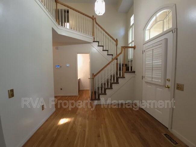 Building Photo - 6002 Oak Landing Dr
