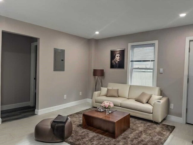 Building Photo - 205 Bussey St