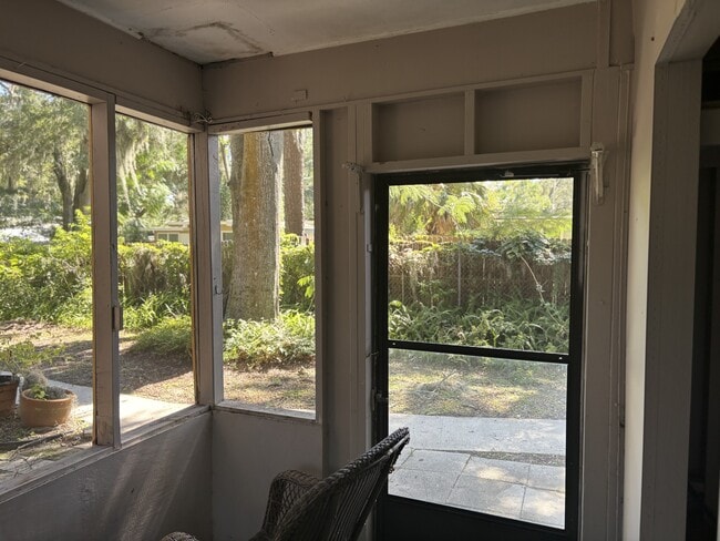 Foto del edificio - 1950 Paine Ave