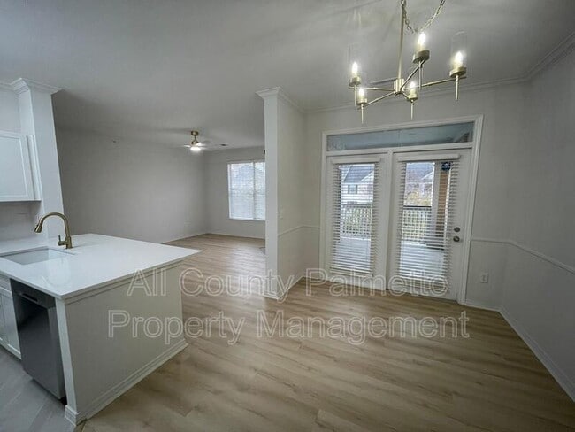 Foto del edificio - 130 River Landing Dr