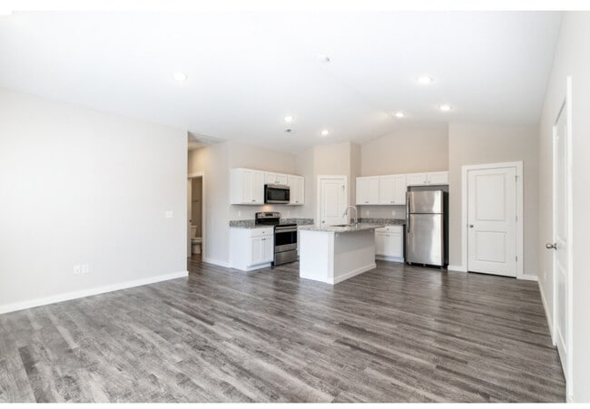 Building Photo - 602 E. Martens Ct.