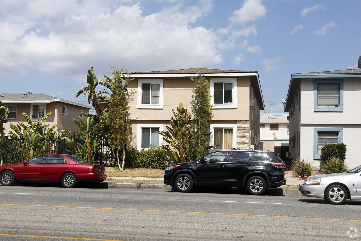Building Photo - 20541 Vanowen St