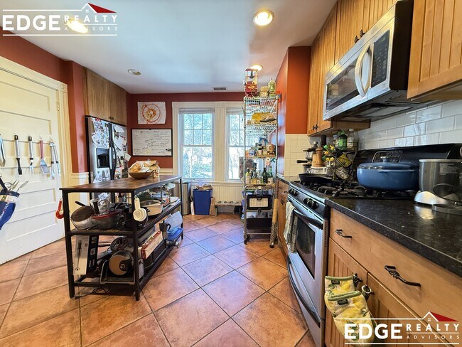 Building Photo - 22 Burton St