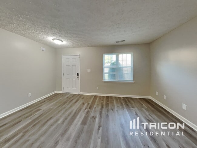 Foto del edificio - 5805 Forest Point Rd