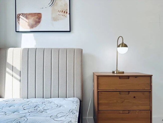 Foto del edificio - Furnished room/NOT APARTMENT