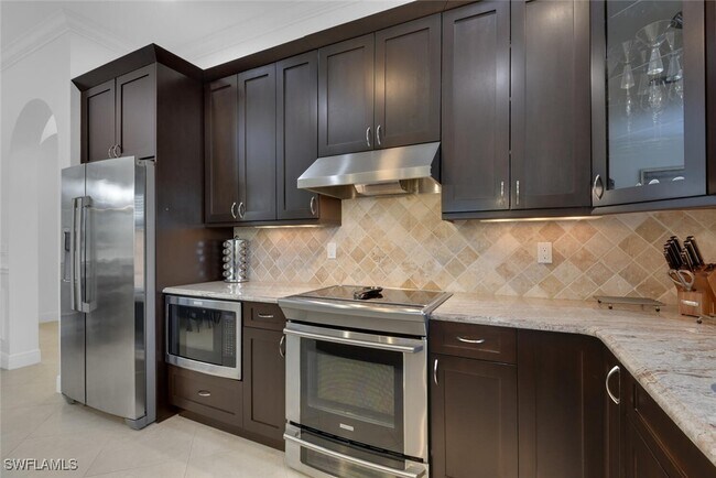 Foto del edificio - 707 104th Ave N