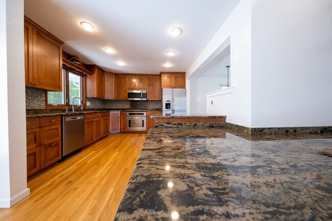 Foto del edificio - 6624 Southcrest Dr