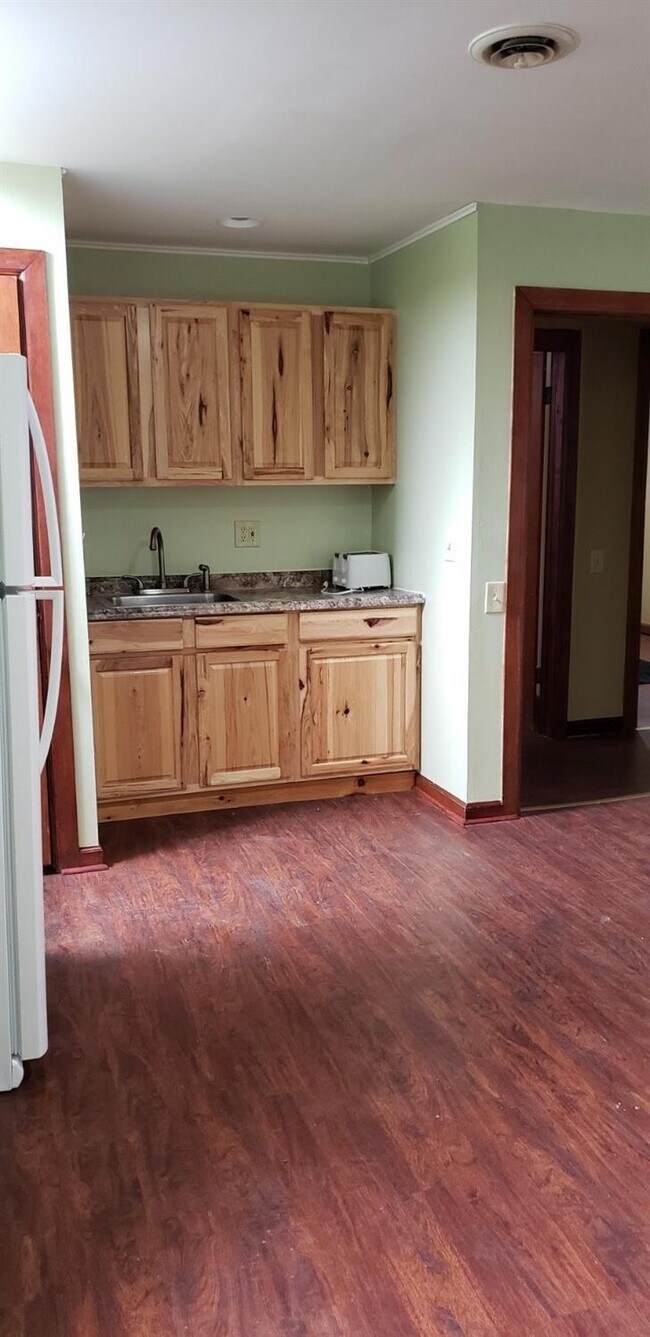 Building Photo - 3.00 bedroom in Oneonta NY 13820