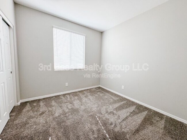 Foto del edificio - 20167 W Buchanan St