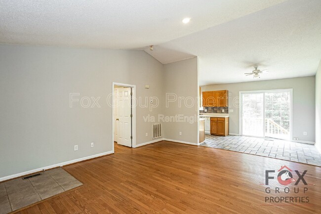 Building Photo - 184 Brook Creek Dr