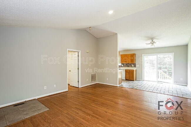 Foto del edificio - 184 Brook Creek Dr