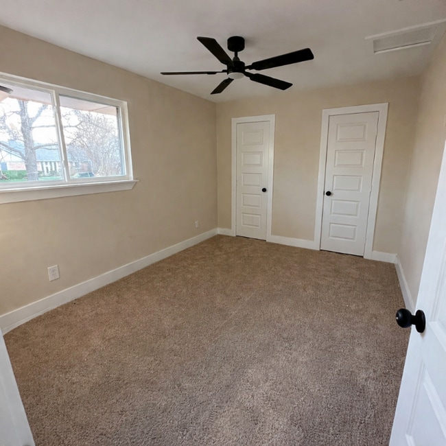 Foto del edificio - 619 Wilson Ct