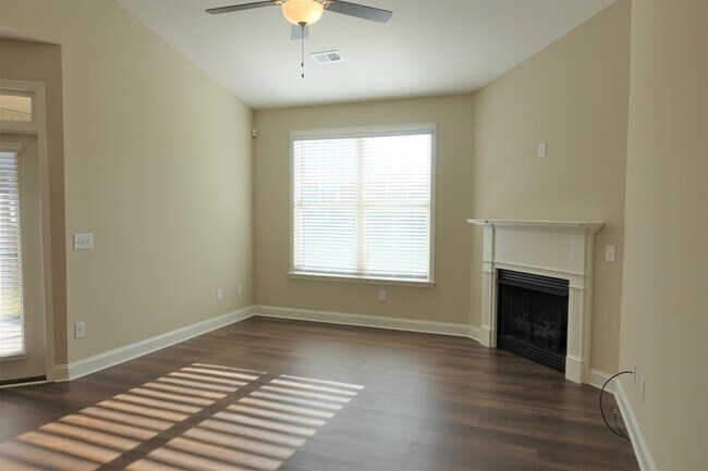 Building Photo - 294 Foxbank Cir
